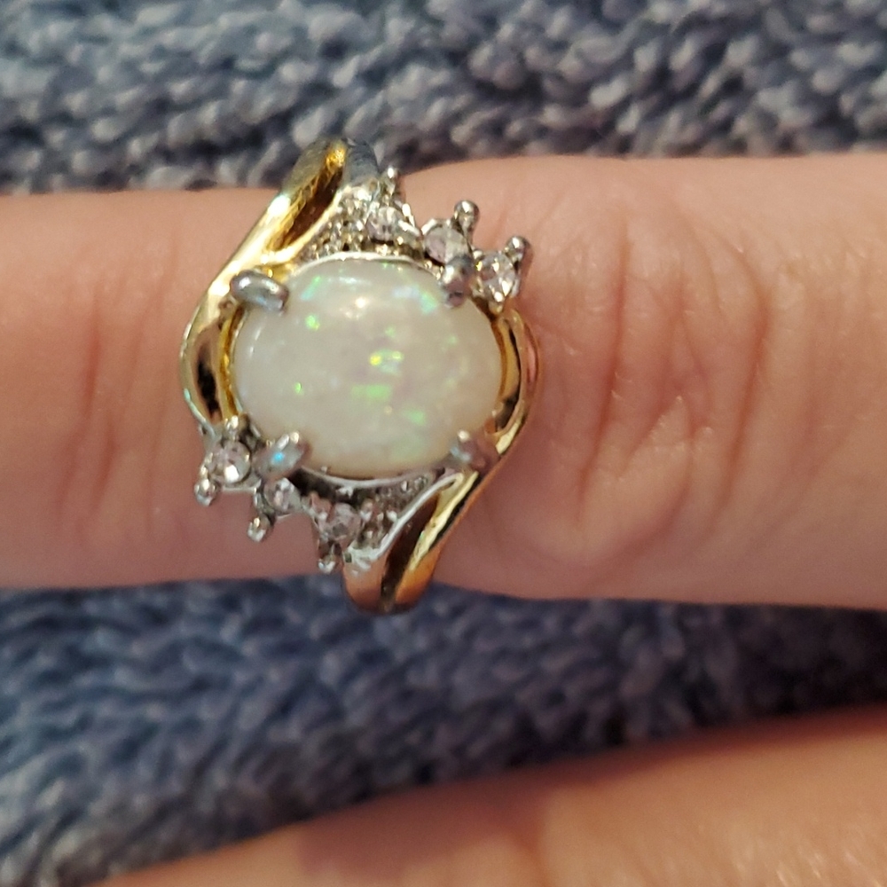NEW Opal ring. Beautiful piece with gift box